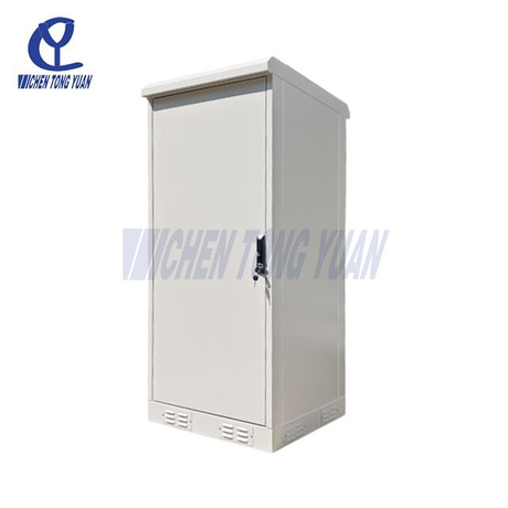 IP55 NEMA4 32U Kabinet Peralatan Luar Perindustrian 